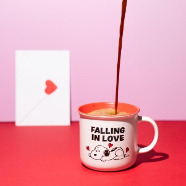 Taza Falling In Love Snoopy Cerámica 320 mls