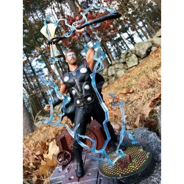 Figura Thor Avengers Infinity Wars Estatua Diorama Marvel 23 cms