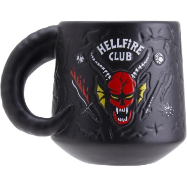 Taza Hellfire Club Stranger Things Relieve Cerámica 400 mls + Sticker