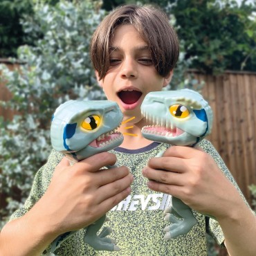 Figura Chomper Jurassic World Blue Luz y Sonido 19 cms